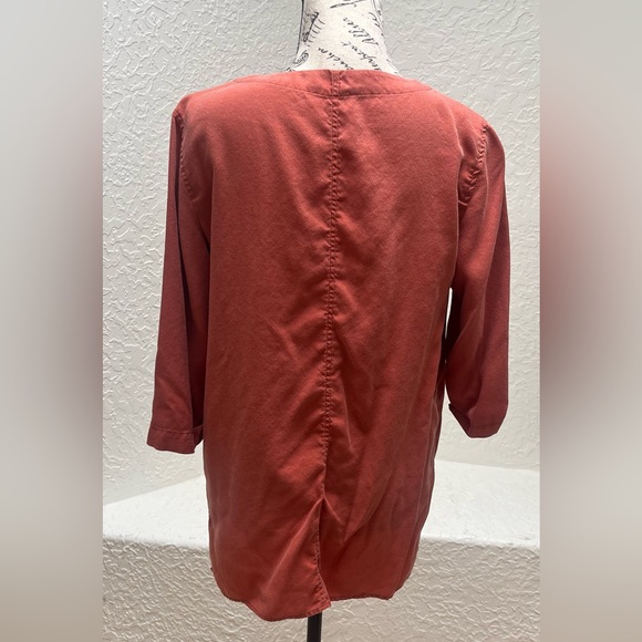 Brass popover v-neck tunic in “Marsala” - Picture 3 of 3